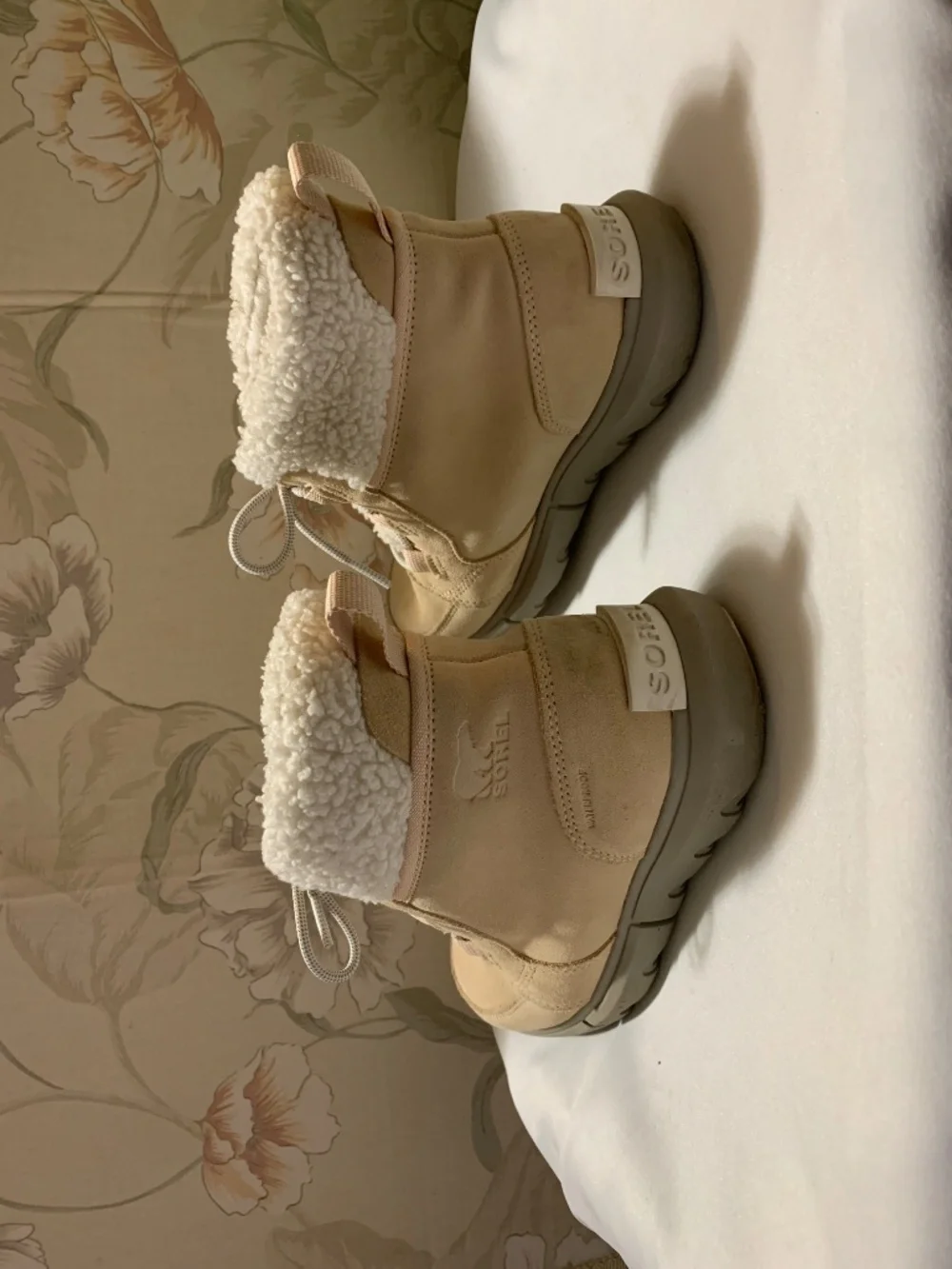 Sorel Women's Explorer II Carnival Cozy Waterproof Boots Size 8 Tan Gently Worn